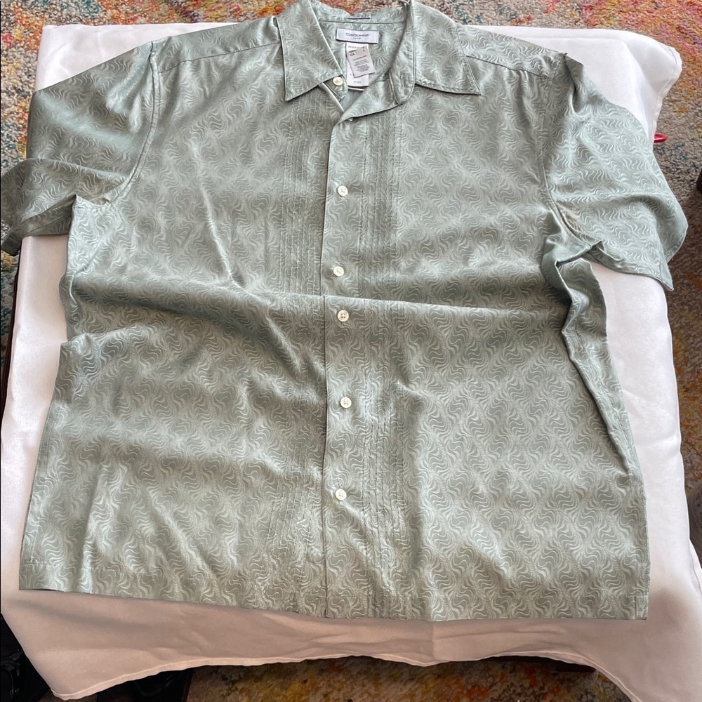 Claiborne Men's Light Green Patterned Button Down Shirt short sleeved 💯 SILK